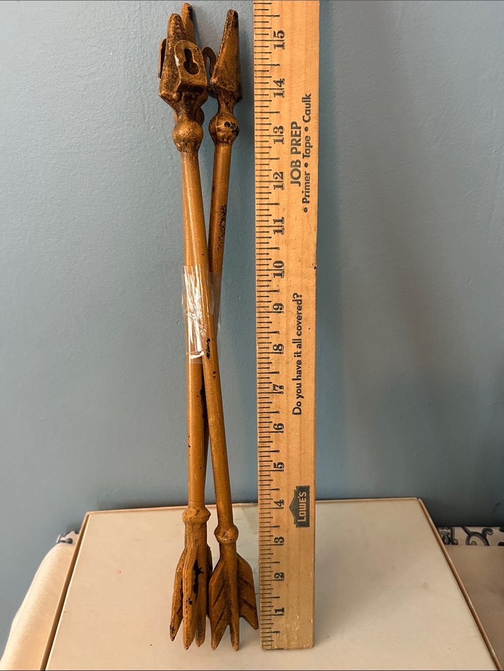 Decorative Boys’Room Arrows in Distressed Gold - Set of 3 Well Hangers EUC